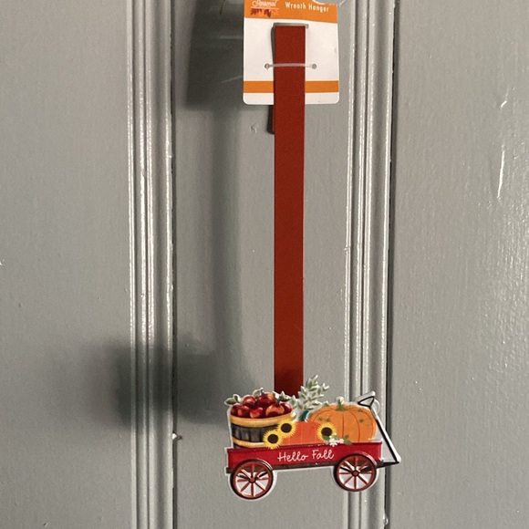 NWT- Fall Farmhouse- Metal- Hello Fall- Red Wagon & Pumpkins Wreath Hanger 🌻🍁 - Picture 13 of 16